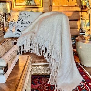 Pottery Barn soft fuzzy warm thick cream Knit Weave Throw Fringe Tassel Blanket